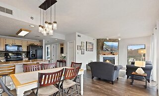 Smoky Mountains 610 3BD Condo with Fireplace and Jacuzzi Tub by RedAwn
