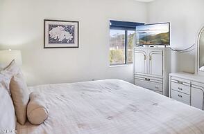 Smoky Mountains 610 3BD Condo with Fireplace and Jacuzzi Tub by RedAwn