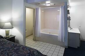 City View 410 3BD Condo with Private Balcony by RedAwning