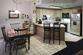 City View 410 3BD Condo with Private Balcony by RedAwning