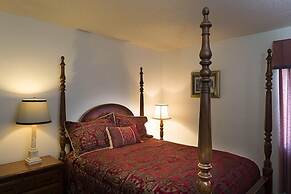 City View 410 3BD Condo with Private Balcony by RedAwning