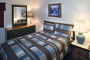 City View 410 3BD Condo with Private Balcony by RedAwning