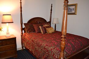 City View 410 3BD Condo with Private Balcony by RedAwning