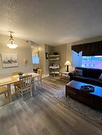 Little Pigeon River 401 2BD Condo with Jacuzzi Tub by RedAwning