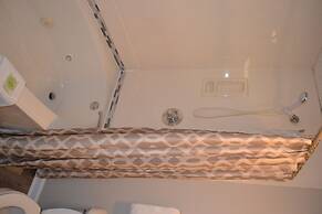 Little Pigeon River 401 2BD Condo with Jacuzzi Tub by RedAwning