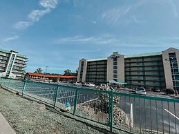 Little Pigeon River 508 2BD Condo with Fireplace and Jacuzzi Tub by Re