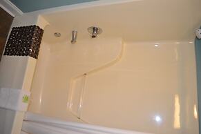 Little Pigeon River 501 2BD with Mountain View Private Balcony by RedA