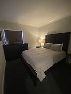 111 3bd 3 Bedroom Condo by RedAwning