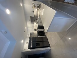 111 3bd 3 Bedroom Condo by RedAwning