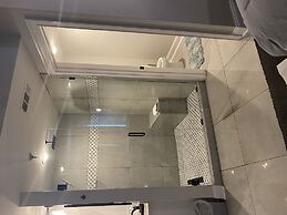 111 3bd 3 Bedroom Condo by RedAwning