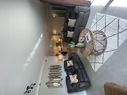 111 3bd 3 Bedroom Condo by RedAwning