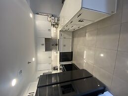 111 3bd 3 Bedroom Condo by RedAwning