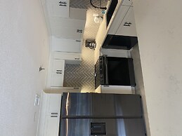 111 3bd 3 Bedroom Condo by RedAwning