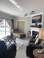 111 3bd 3 Bedroom Condo by RedAwning