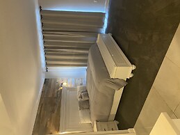 111 3bd 3 Bedroom Condo by RedAwning