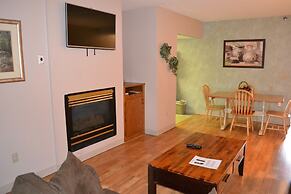 Little Pigeon River 602 2BD Condo with Private Balcony by RedAwning