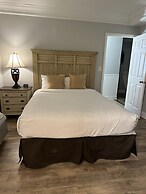 Smoky Mountains 101 2BD Condo with Fireplace and Private Balcony by Re