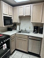 609 1bd 1 Bedroom Condo by RedAwning