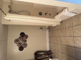 609 1bd 1 Bedroom Condo by RedAwning