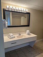 609 1bd 1 Bedroom Condo by RedAwning