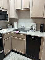 409 1bd 1 Bedroom Condo by RedAwning