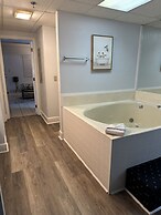 409 1bd 1 Bedroom Condo by RedAwning