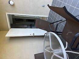 409 1bd 1 Bedroom Condo by RedAwning