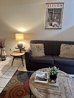 Riverside 209 1BR Condo with Jacuzzi by RedAwning
