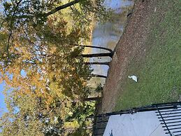 Riverside 209 1BR Condo with Jacuzzi by RedAwning