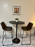 Riverside 209 1BR Condo with Jacuzzi by RedAwning