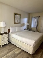 Riverside 209 1BR Condo with Jacuzzi by RedAwning