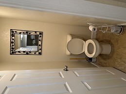 Riverside 209 1BR Condo with Jacuzzi by RedAwning