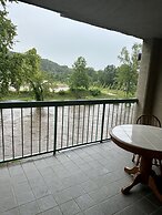 Riverside 209 1BR Condo with Jacuzzi by RedAwning