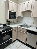 Riverside 209 1BR Condo with Jacuzzi by RedAwning