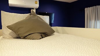 Sleep With Me Bangkok - BTS Phra Khanong