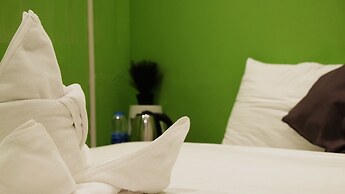 Sleep With Me Bangkok - BTS Phra Khanong
