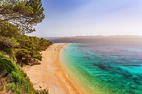 Zlatni rat Beach Resort
