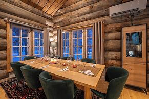 Kuukkeli Hirvas Suite