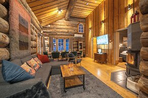 Kuukkeli Hirvas Suite