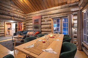 Kuukkeli Hirvas Suite