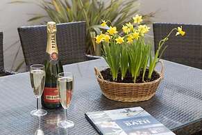 Dream Stays Bath - Trim Street Townhouse with Hot tub