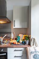 Dream Stays Bath - Trim Street Townhouse with Hot tub