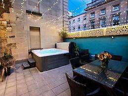 Dream Stays Bath - Trim Street Townhouse with Hot tub
