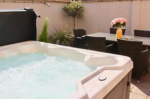 Dream Stays Bath - Trim Street Townhouse with Hot tub