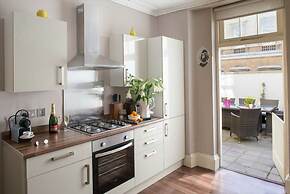 Dream Stays Bath - Trim Street Townhouse with Hot tub