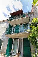 Apartments and Rooms Stone House