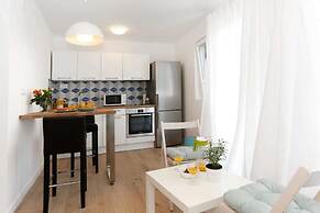 Apartments and Rooms Stone House