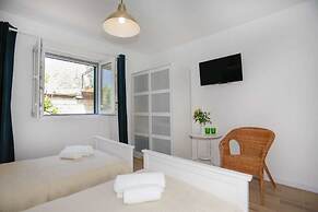 Apartments and Rooms Stone House