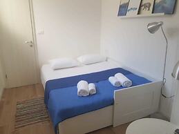 Apartments and Rooms Stone House