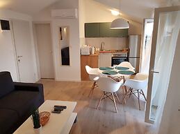 Apartments and Rooms Stone House